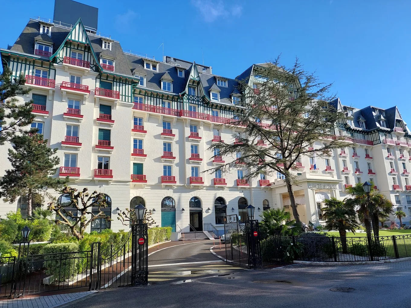 Team building STRATÈGE® à La Baule et Saint Nazaire - Activités de cohésion organisées dans les meilleurs hôtels de la ville (hôtel barrière le royal la baule, hôtel barrière l'héritage la baule, hôtel le castel Marie-Louise la baule)