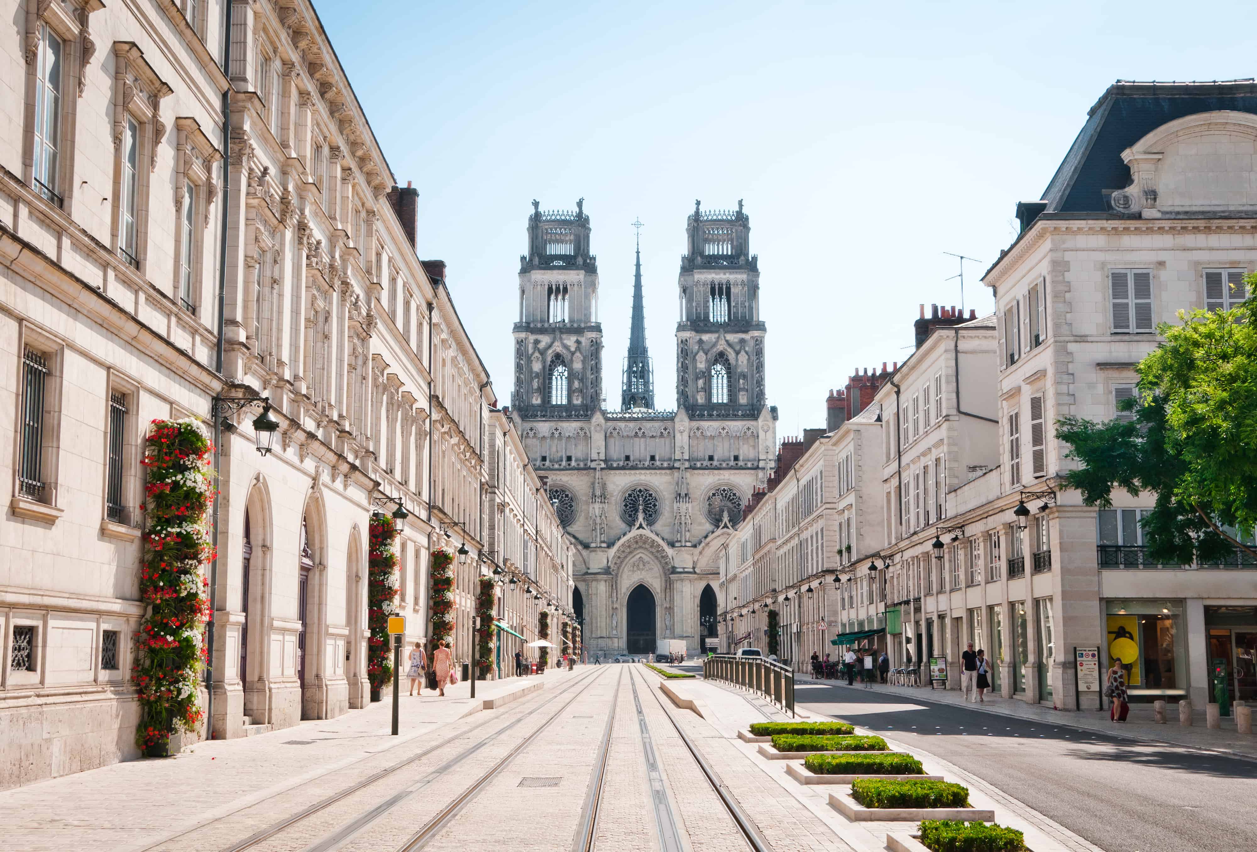 Team building à Orléans – des Team buildings très Cathédrale d'Orléans, STRATÈGE® propose des solutions innovantes pour renforcer la cohésion d’équipe en entreprise